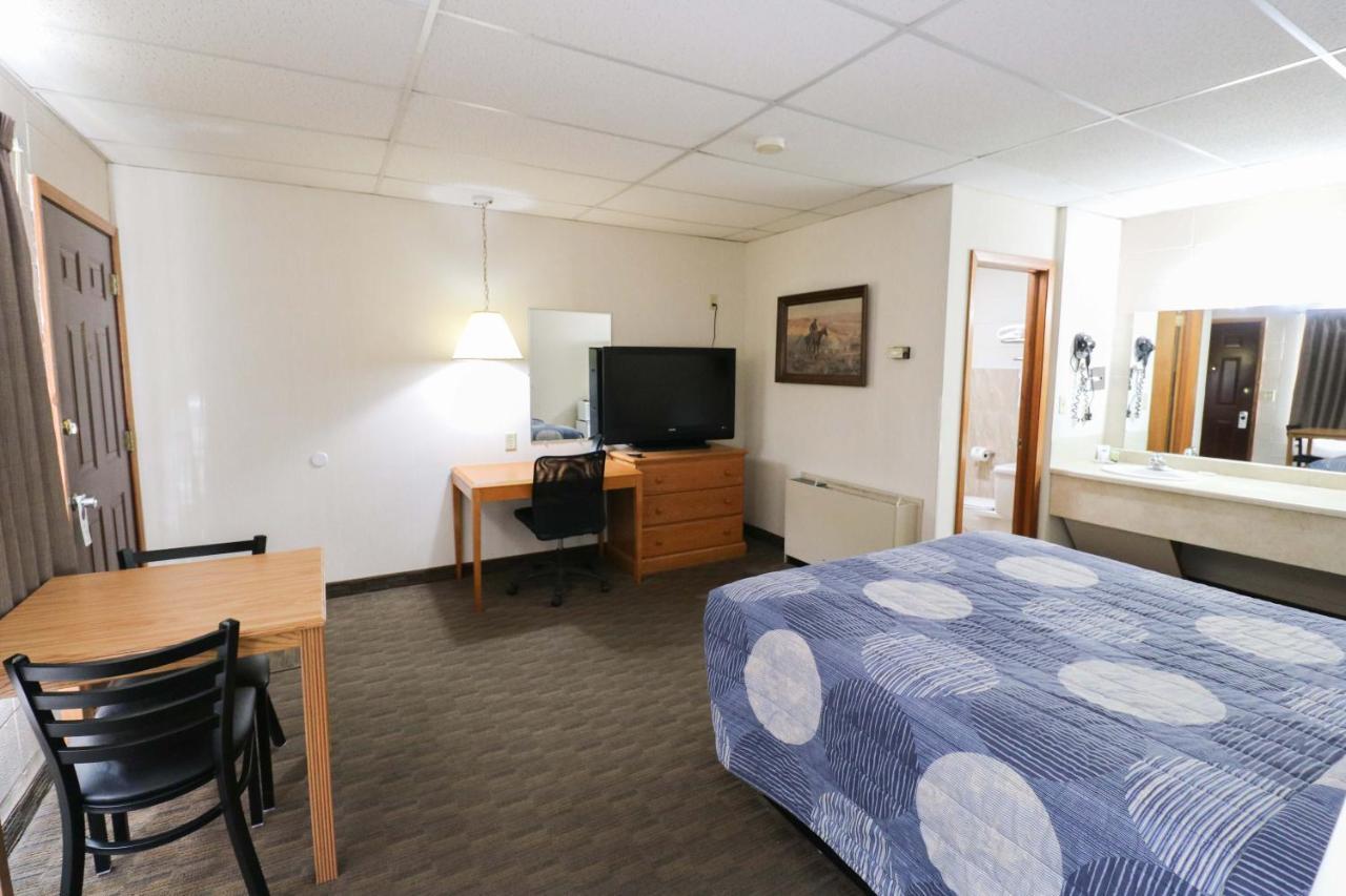Bear Motel 2*